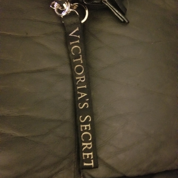 Victoria secret- 3 piece set. 2 Makeup bags , 1 coin purse. - Picture 4 of 5